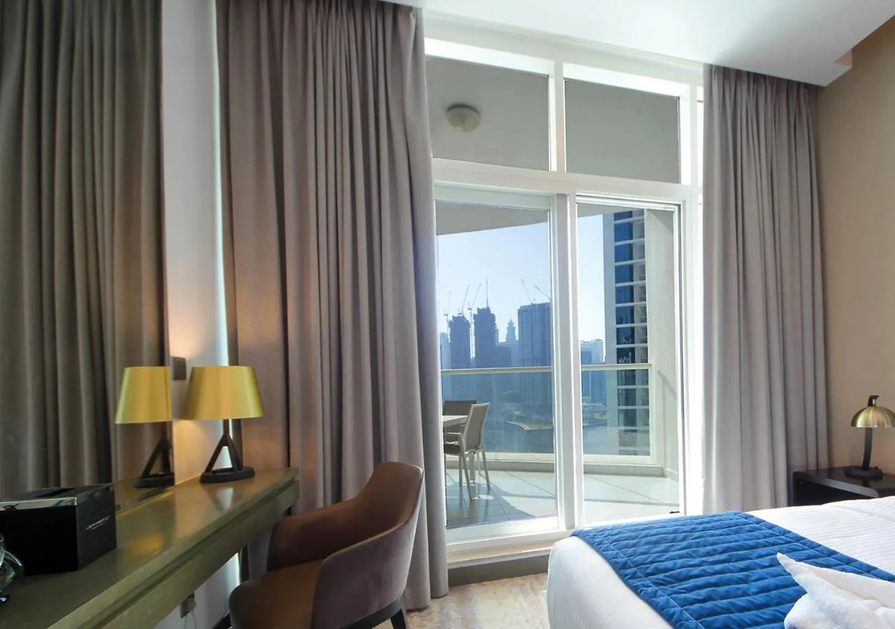 Elegant Studio With Canal Views Damac Prive Dubai